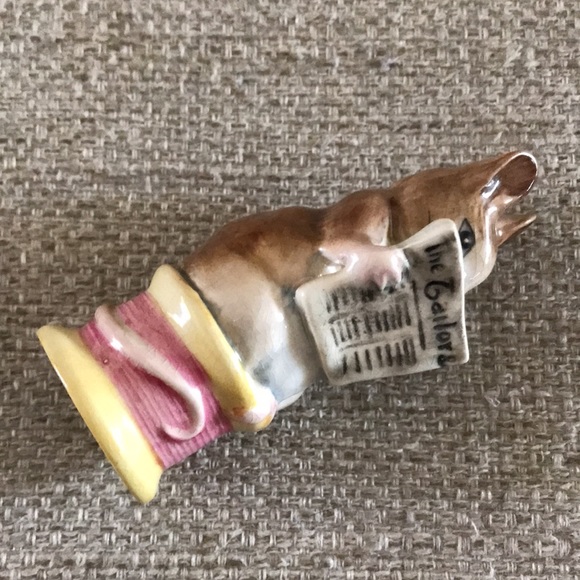 Beatrix Potter’s The Tailor of Gloucester Mouse Figurine by Beswick, 1949 - Picture 3 of 6